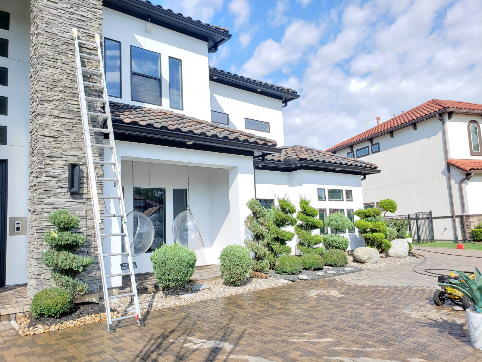 Exterior residential paint installation